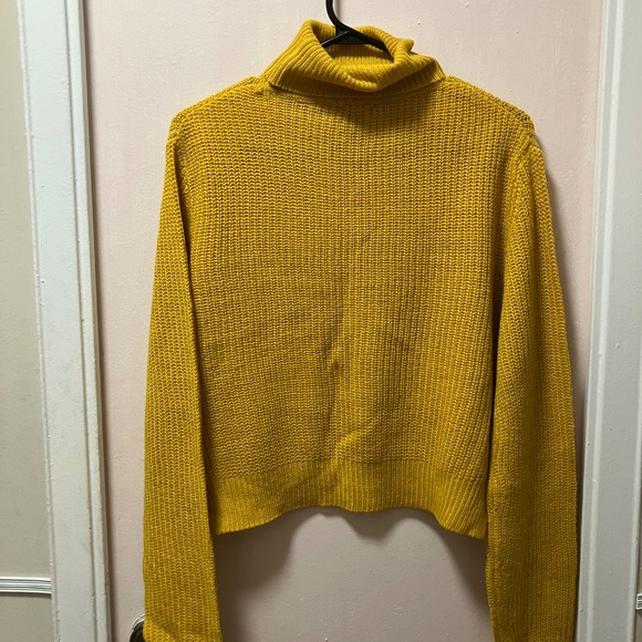 Yelliw turtleneck knit sweater - Picture 2 of 2